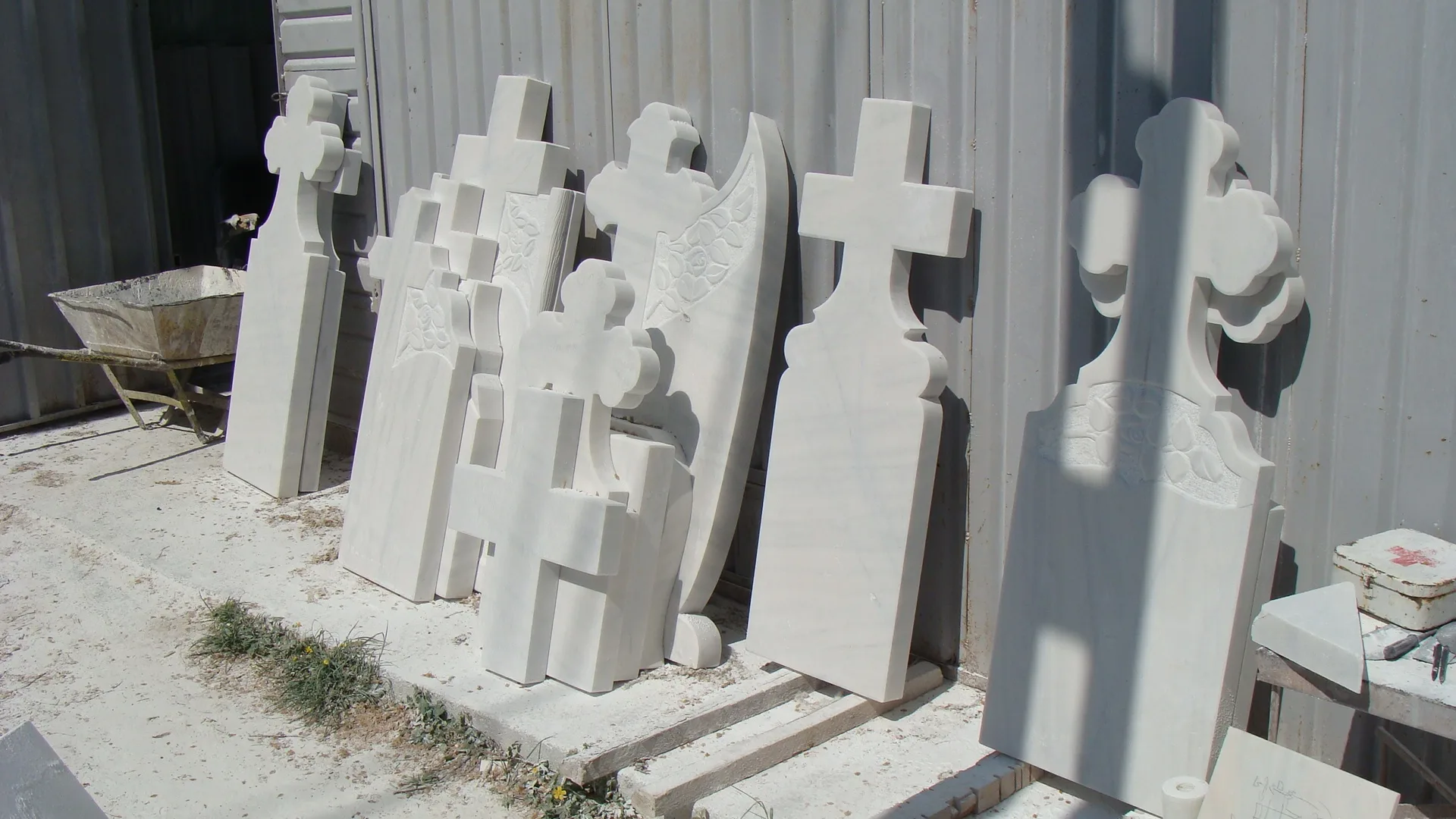 Monumente funerare marmura