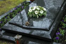 Monumente Funerare Piatra Neamt